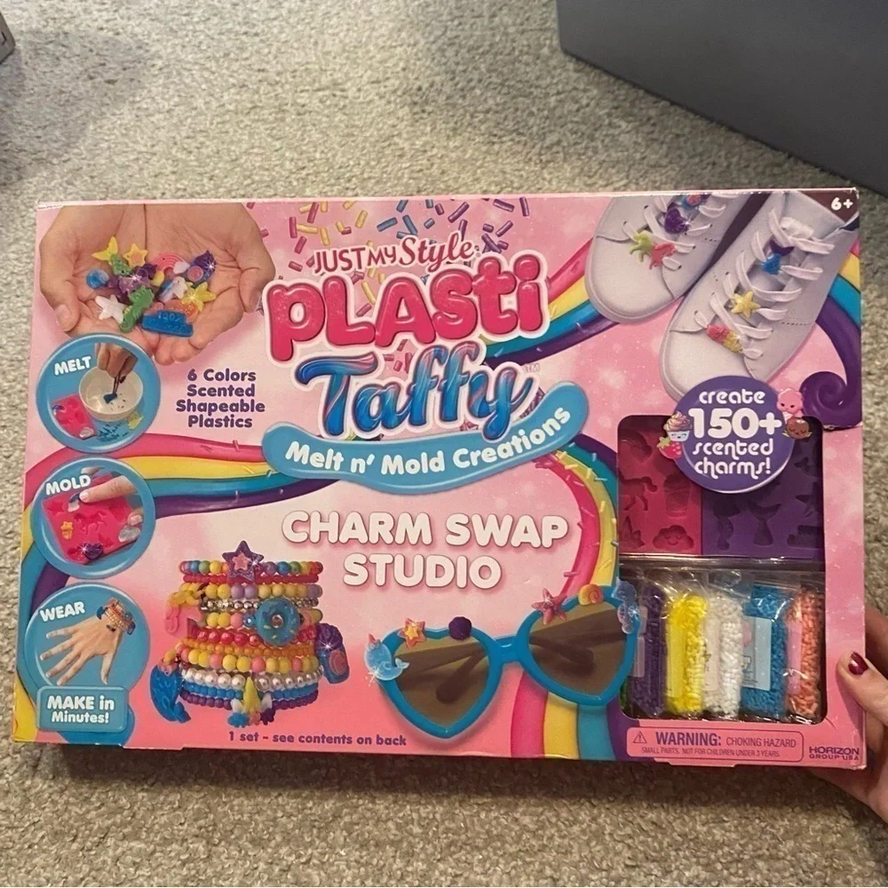 Plasti Taffy Melt n’ Mold Creations Charm Swap Studio NEW Craft